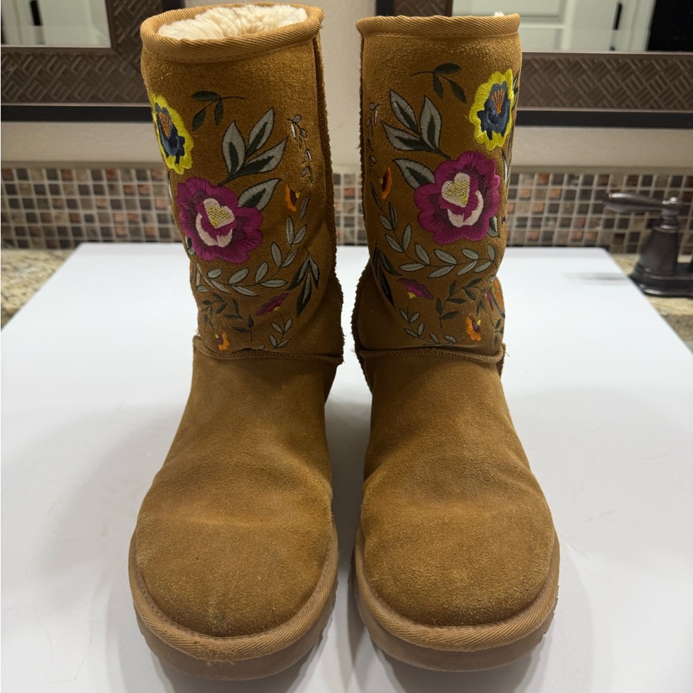Size 7 Ugg Juliette Boots Chestnut Floral Great Condition
